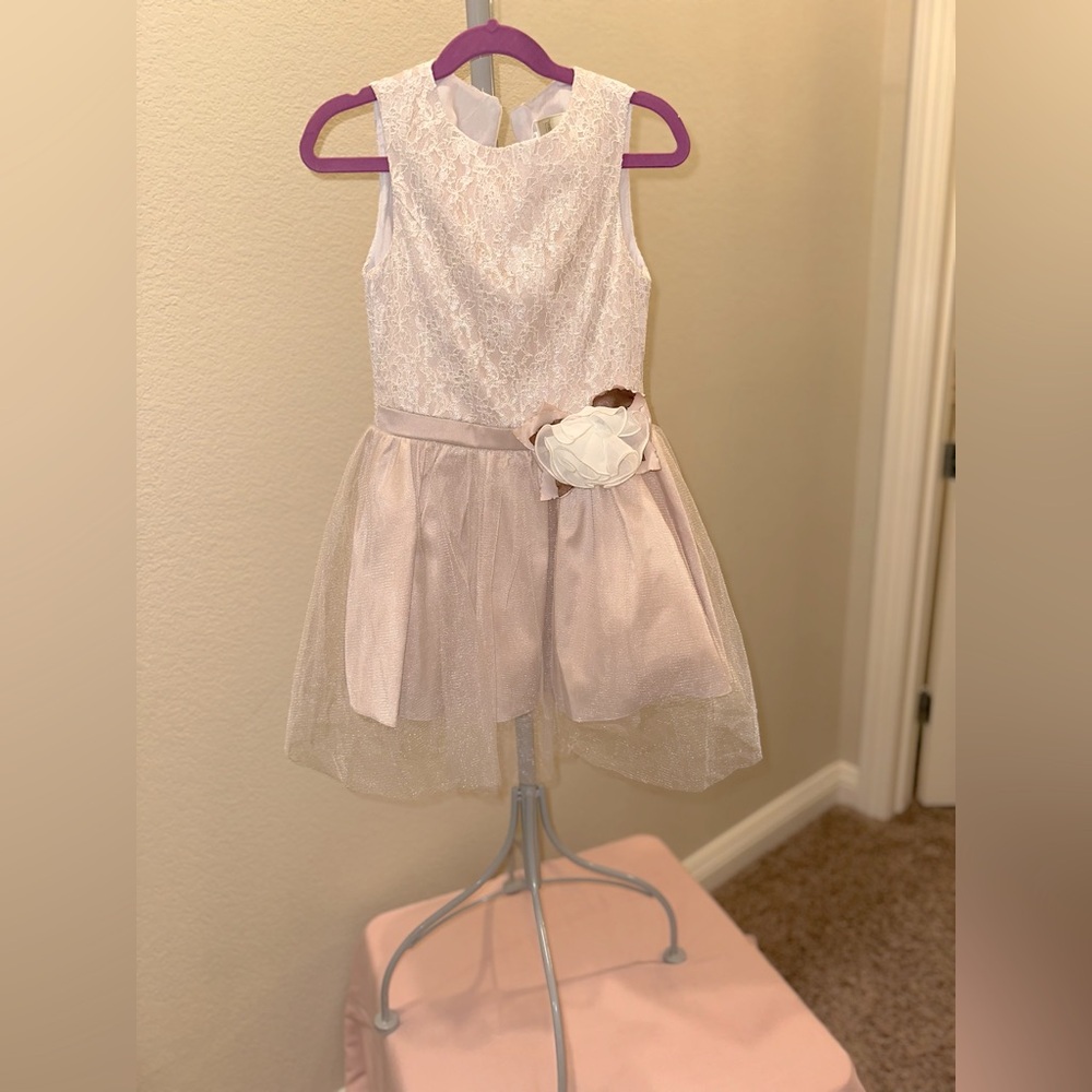 Gorgeous Size 6 brand new girls formal dress